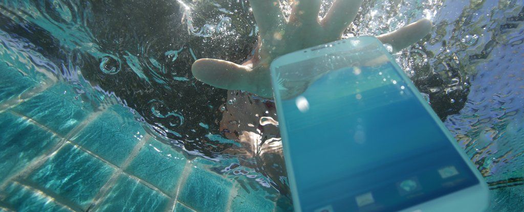 Lire la suite à propos de l’article Téléphone tombé dans l’eau : que faire ?